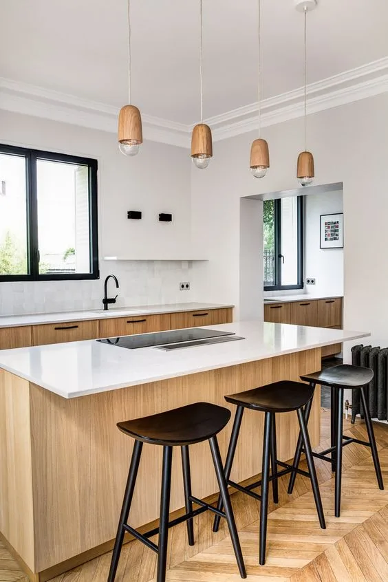 Une cuisine Blanche & Bois... Un intemporel !